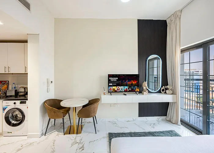 Urban Studio Getaway In Dubailand