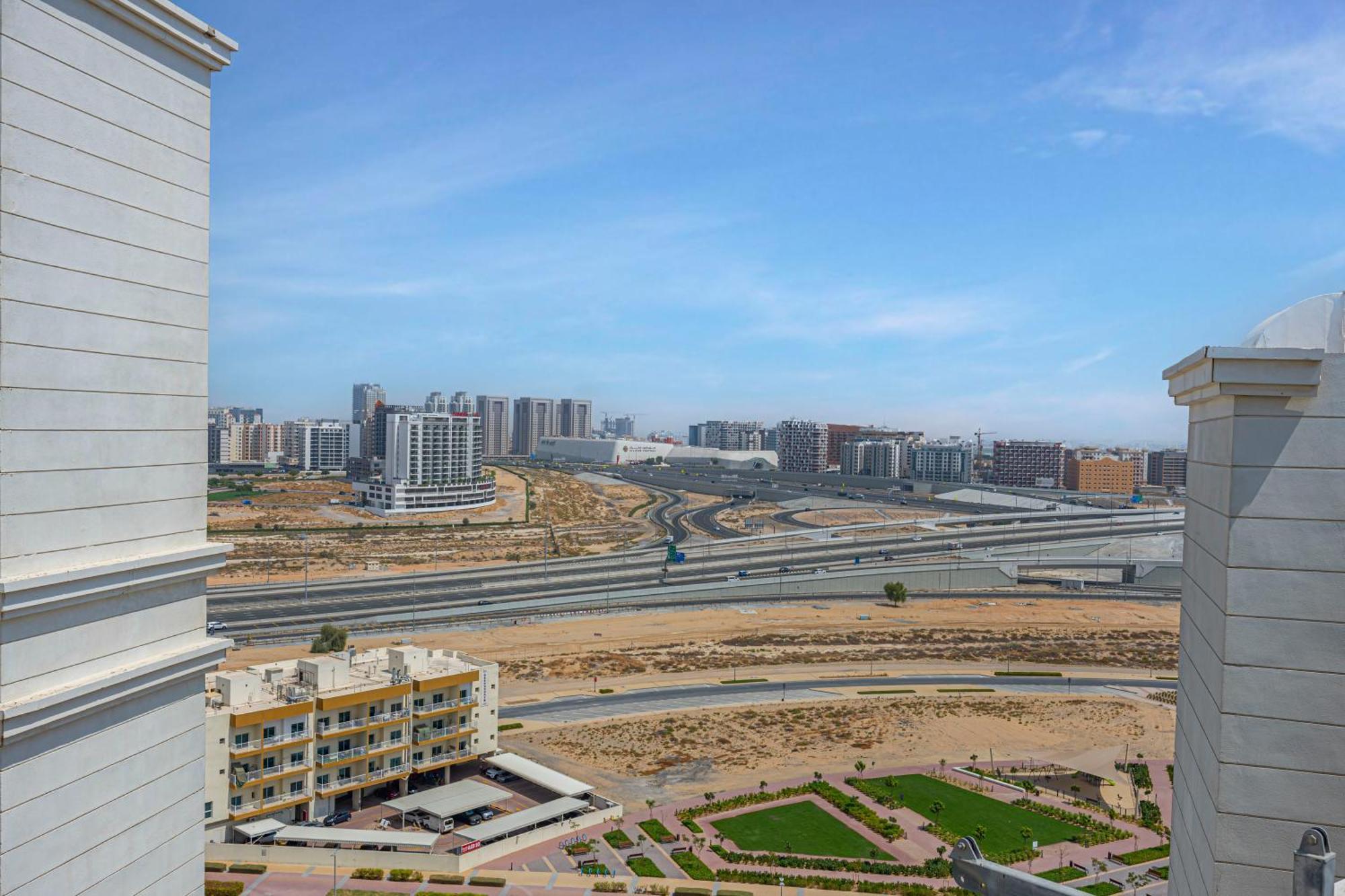 Urban Getaway In Dubailand شقة دبي