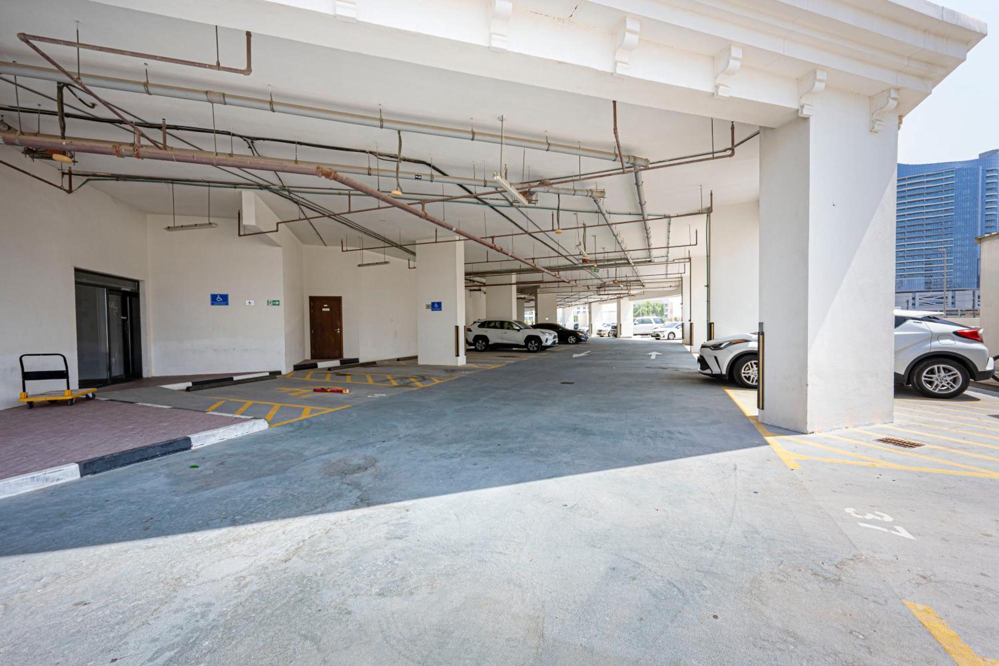 Urban Getaway In Dubailand * دبي